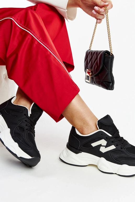 Czarne sneakersy na masywnej...