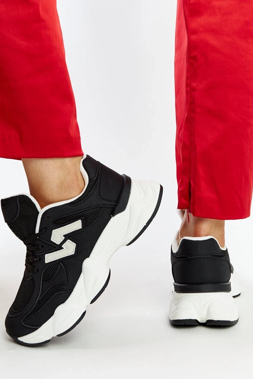 Czarne sneakersy na masywnej...