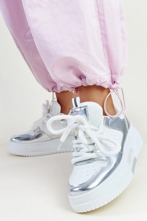 Biało-srebrne sneakersy na wysokiej...