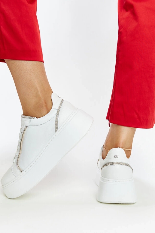 Białe skórzane sneakersy z cyrkoniami...