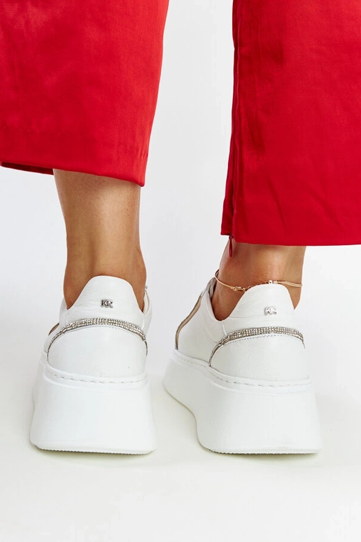 Białe skórzane sneakersy z cyrkoniami...