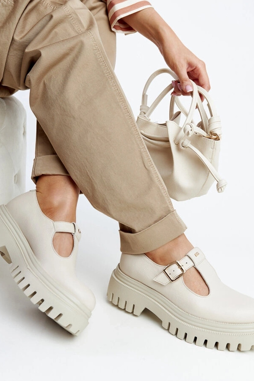 Beżowe skórzane półbuty Karino