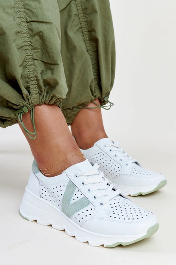 Białe skórzane sneakersy...