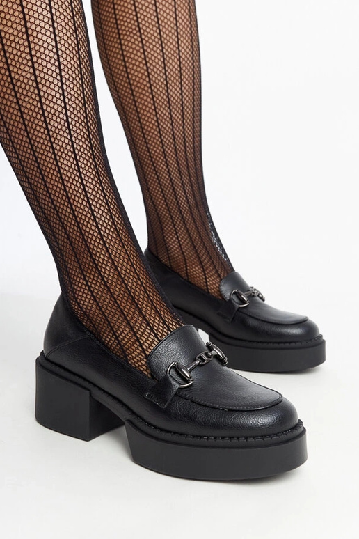 Czarne półbuty na obcasie... Czarne półbuty na obcasie...