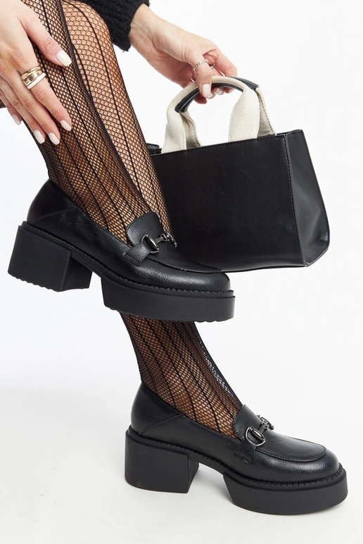 Czarne półbuty na obcasie... Czarne półbuty na obcasie...