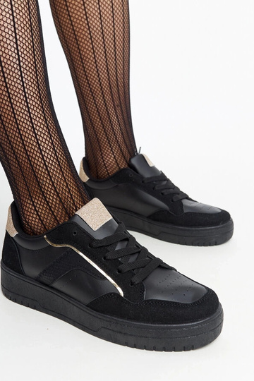 Czarny sneakersy na platformie Walda