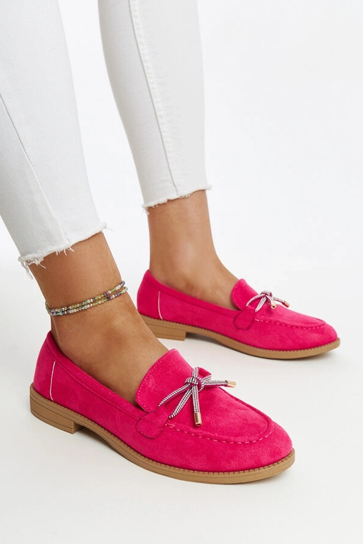 Ciemnoróżowe mokasyny z ozdobną... Ciemnoróżowe mokasyny z ozdobną...