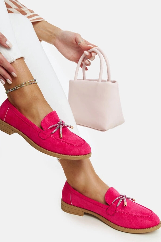 Ciemnoróżowe mokasyny z ozdobną... Ciemnoróżowe mokasyny z ozdobną...