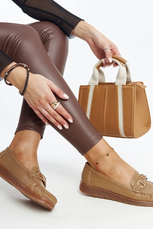 Ciemnobeżowe mokasyny z klamerką Anisah