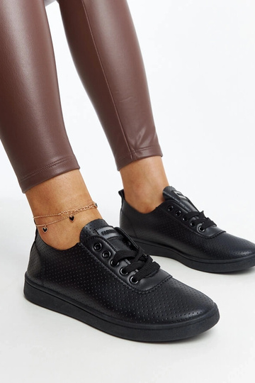 Black trainers Beat