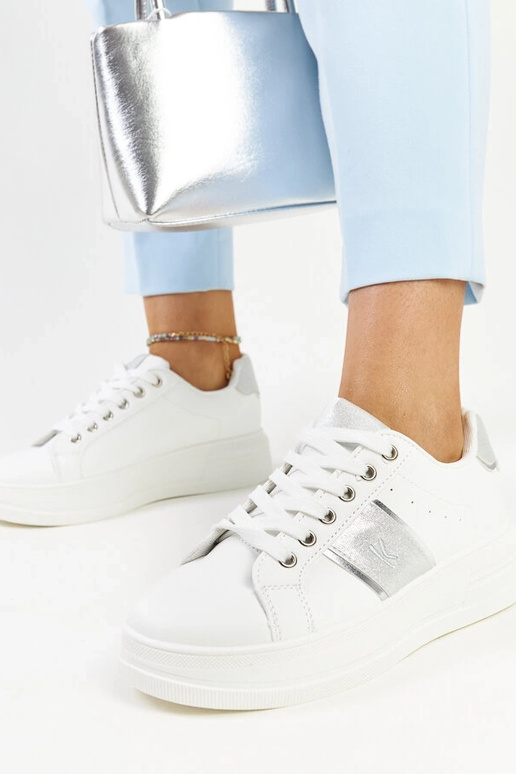 Biało-srebrne sneakersy na grubszej...