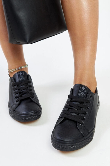 Black trainers Beat 2