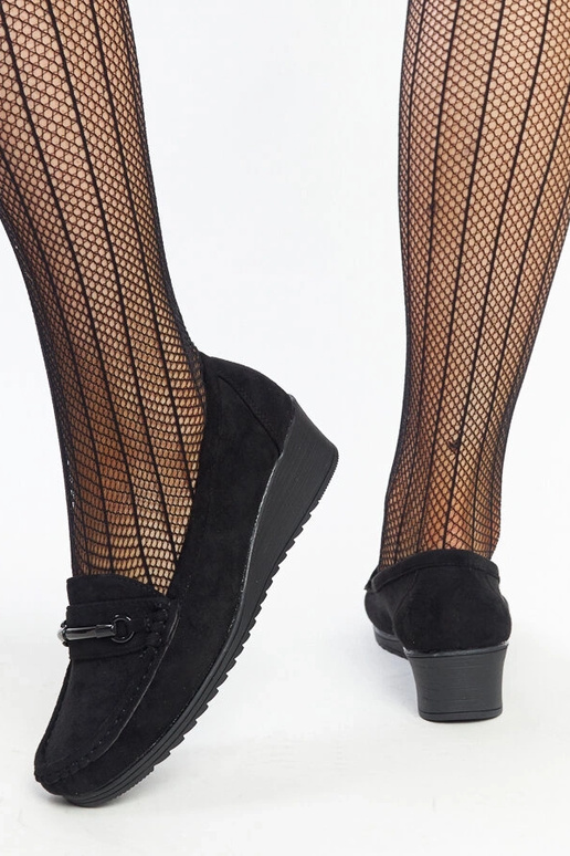 Czarne mokasyny na koturnie Amela