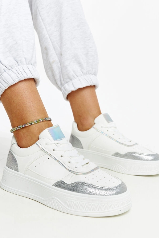 Biało-srebrne sneakersy na grubszej...