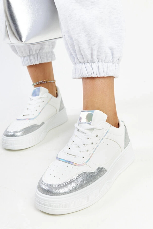 Biało-srebrne sneakersy na grubszej...