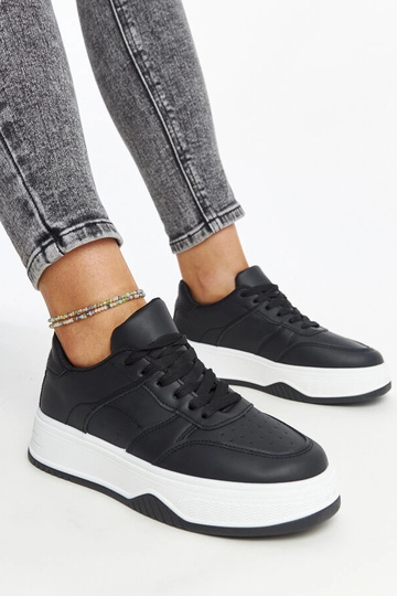 Czarne sneakersy na...