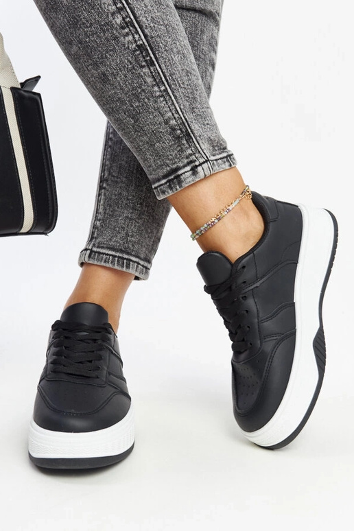 Czarne sneakersy na grubszej...