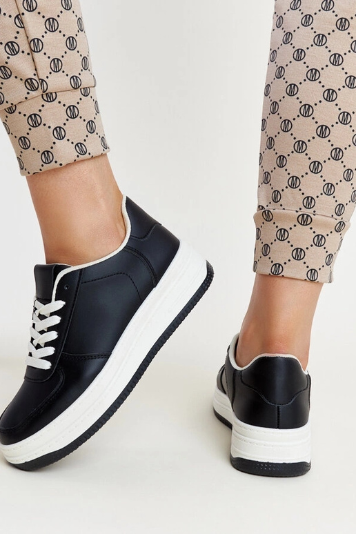 Czarne sneakersy na platformie Cvita