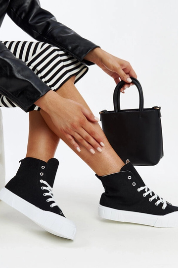 Black trainers Beat 2