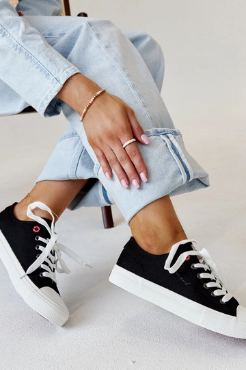 Black trainers Beat 2