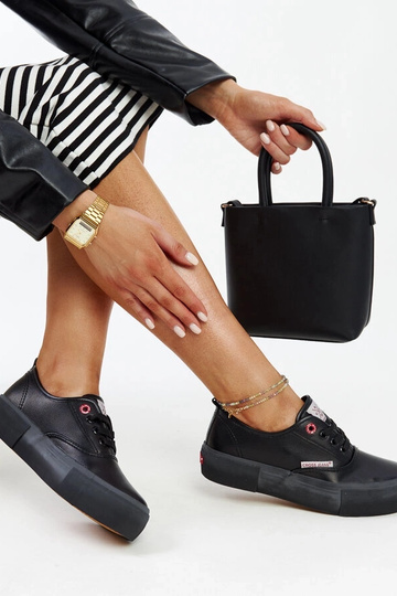 Black trainers Beat 2