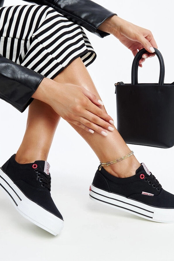 Black trainers Beat