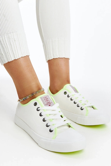 Black trainers Beat