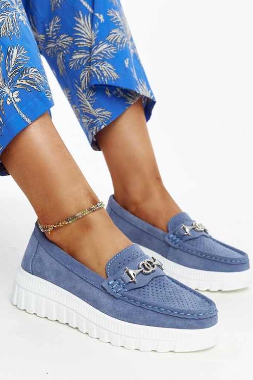 Niebieskie skórzane półbuty z ozdobną... Niebieskie skórzane półbuty z ozdobną...