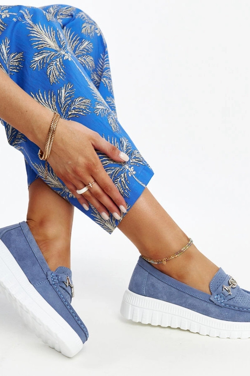 Niebieskie skórzane półbuty z ozdobną... Niebieskie skórzane półbuty z ozdobną...