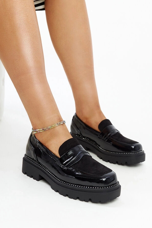 Czarne lakierowane półbuty ze... Czarne lakierowane półbuty ze...