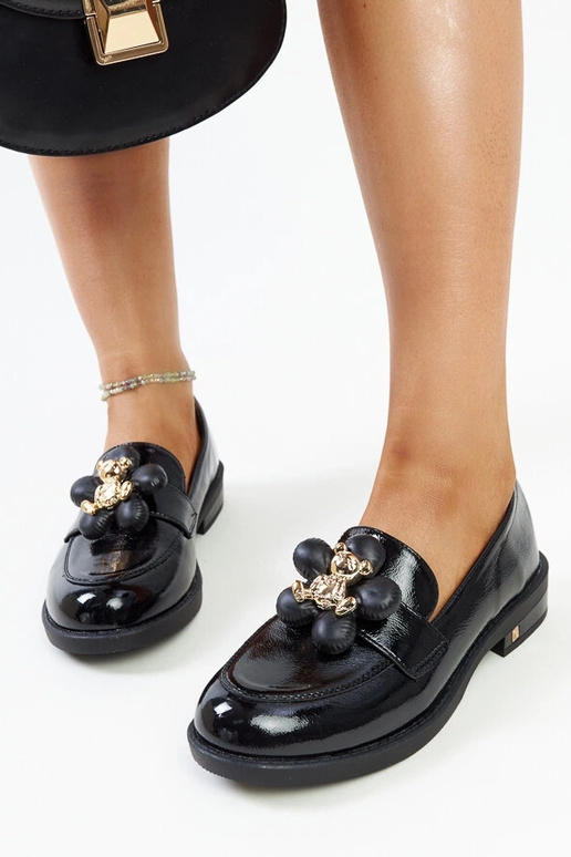 Czarne lakierowane mokasyny z ozdobą... Czarne lakierowane mokasyny z ozdobą...