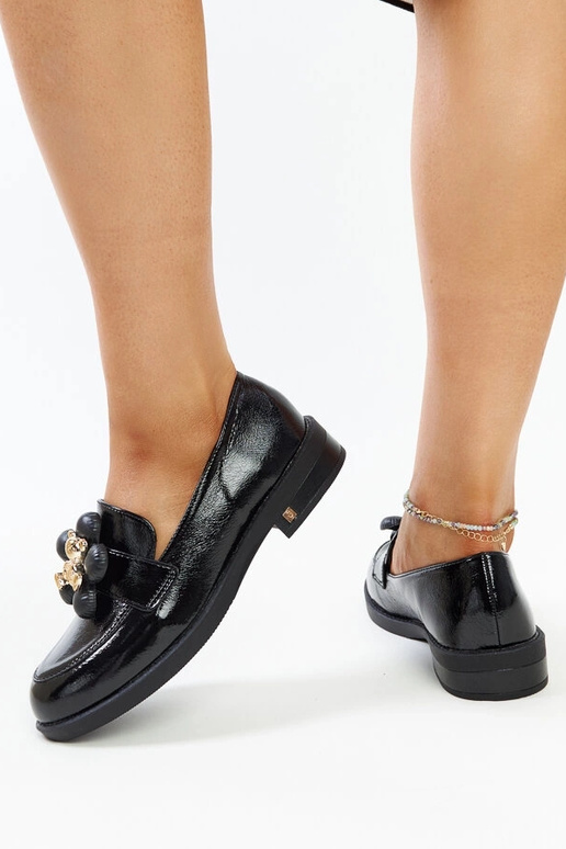 Czarne lakierowane mokasyny z ozdobą... Czarne lakierowane mokasyny z ozdobą...