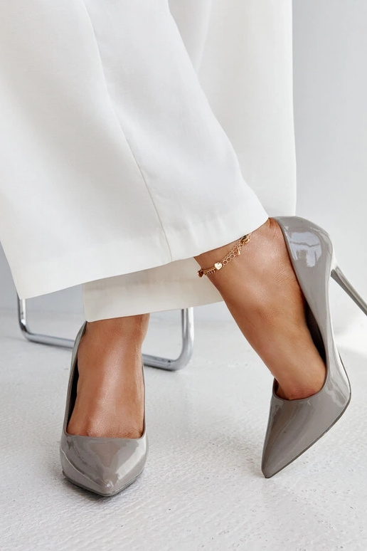 Ciemnoszare lakierowane szpilki ze...