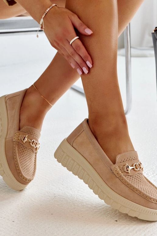 Beżowe skórzane półbuty z ozdobną... Beżowe skórzane półbuty z ozdobną...