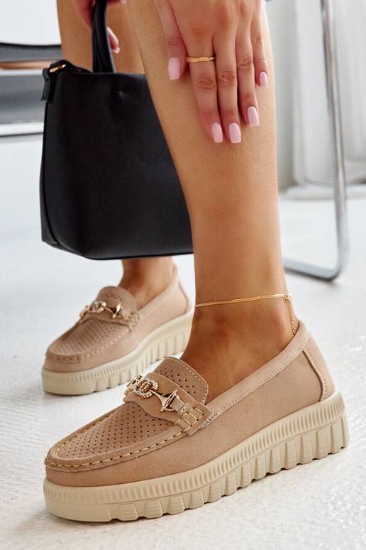 Beżowe skórzane półbuty z ozdobną... Beżowe skórzane półbuty z ozdobną...