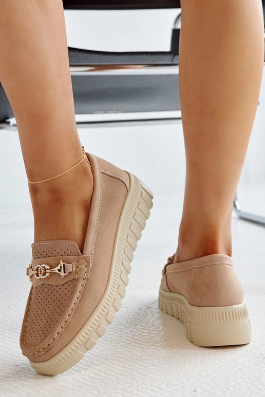 Beżowe skórzane półbuty z ozdobną... Beżowe skórzane półbuty z ozdobną...