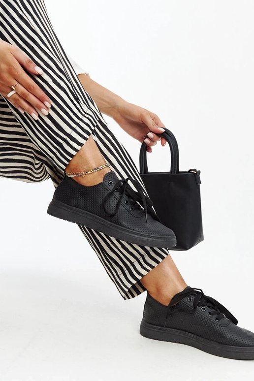 Czarne ażurowe tenisówki Segana