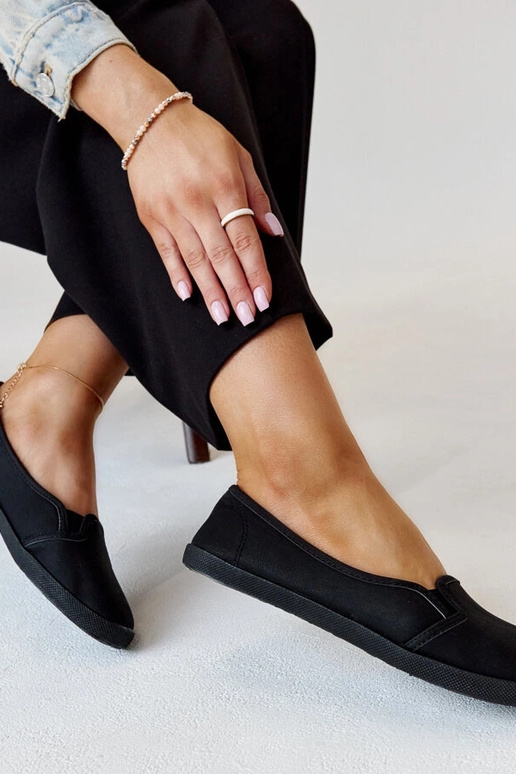 Czarne tenisówki wsuwane eko skóra...