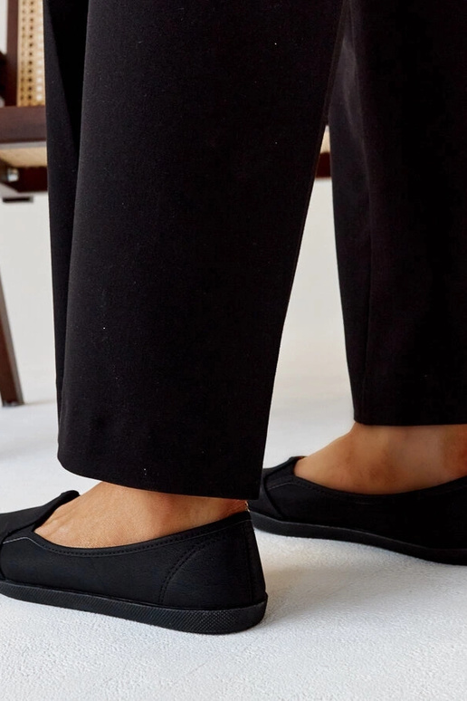 Czarne tenisówki wsuwane eko skóra...