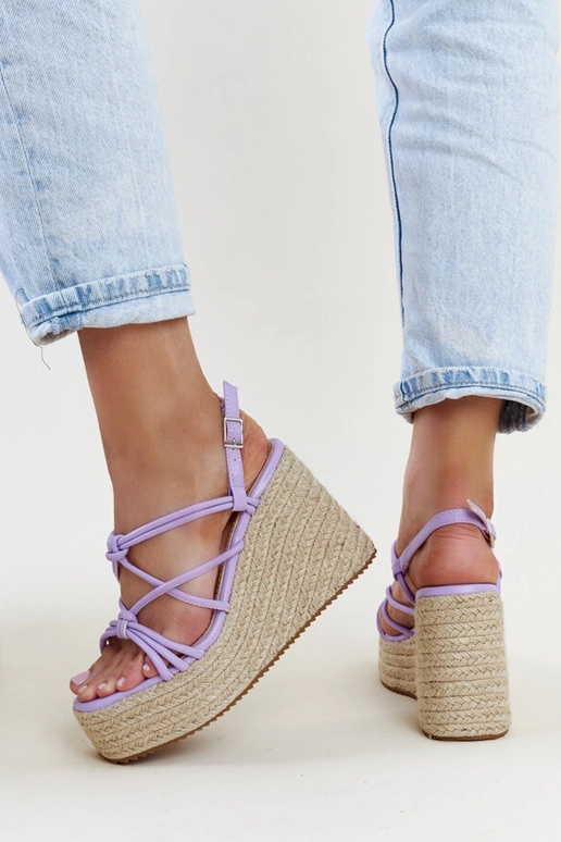 Fioletowe sandałki na koturnie Mara