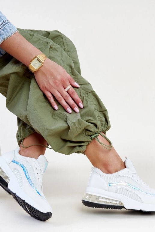 Białe sneakersy z hologramem Jelka