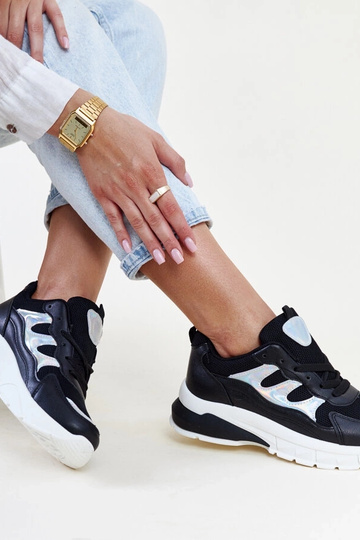 Czarne sneakersy na grubej...
