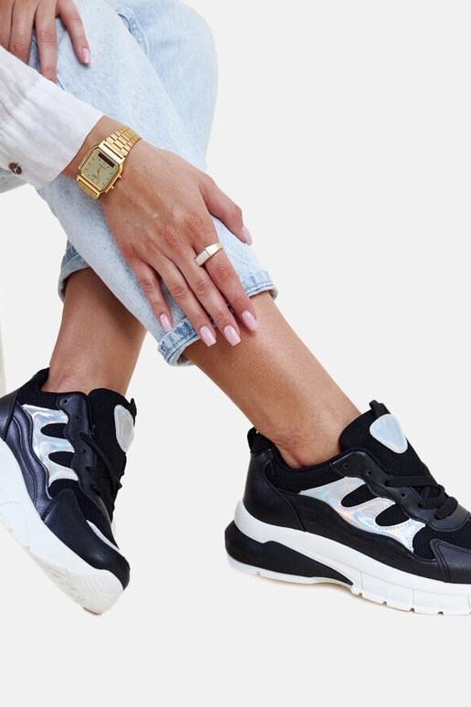 Czarne sneakersy na grubej podeszwie...