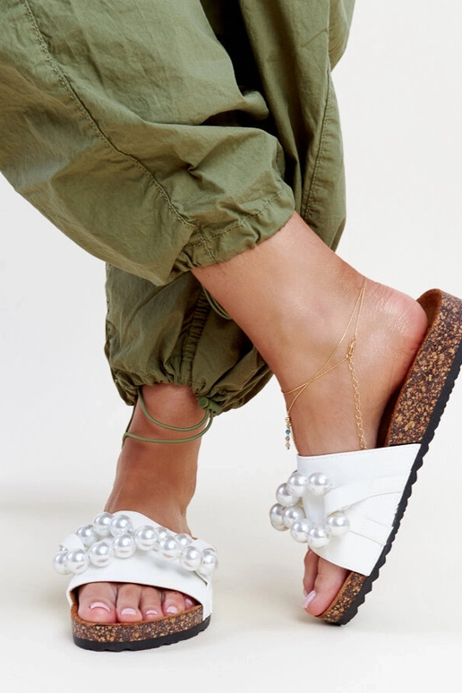 Beżowe klapki z łańcuchem Levy