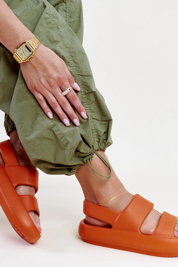 Pomarańczowe sandały Attiana 2
