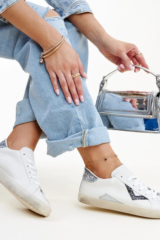 Białe sneakersy z efektem...
