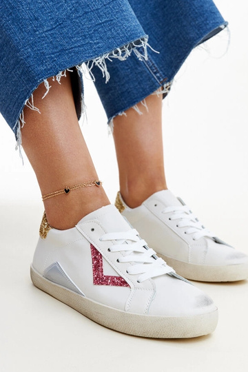 Białe sneakersy z efektem ,,znoszenia'' Gombola