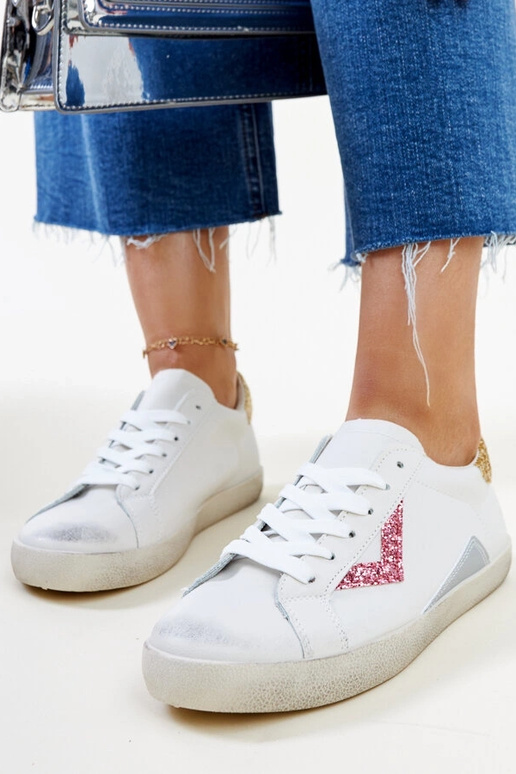 Białe sneakersy z efektem...