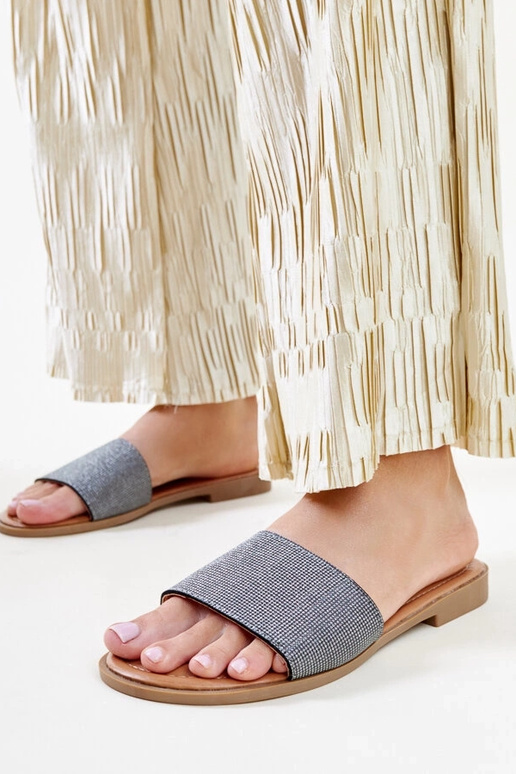 Black slippers with fur insulated Valle