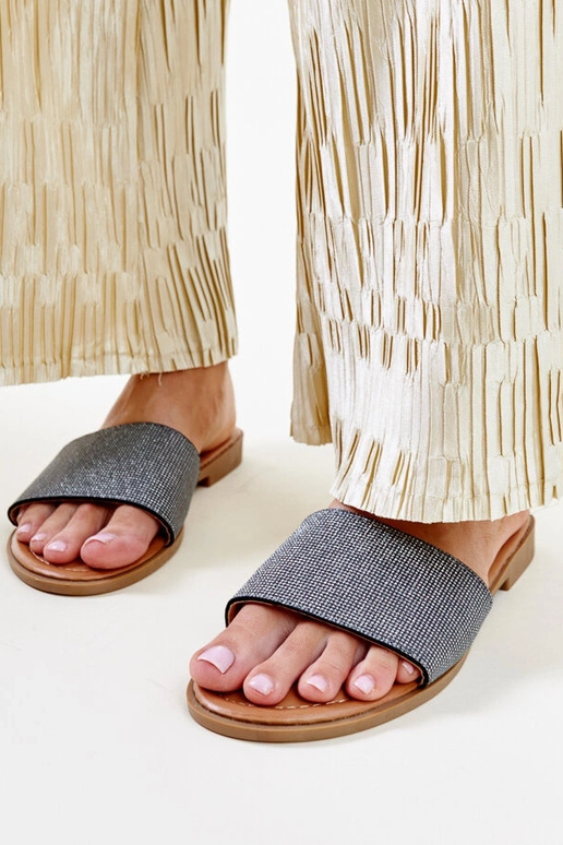 Black slippers with fur insulated Valle